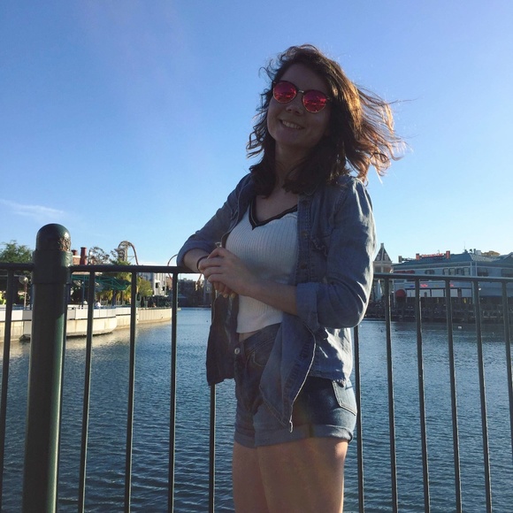 Meet your Posher, Whitley - Picture 3 of 3